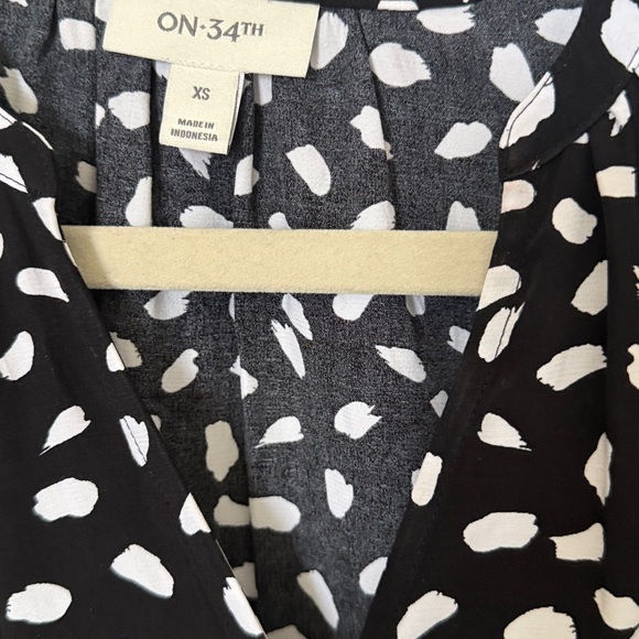 On Twelfth Black and White Patterned Blouse - Picture 2 of 6